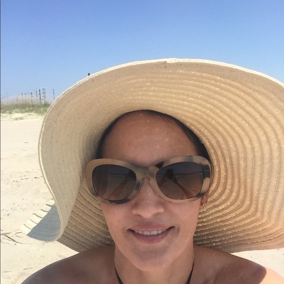 Meet your Posher, Brittany - Picture 1 of 2